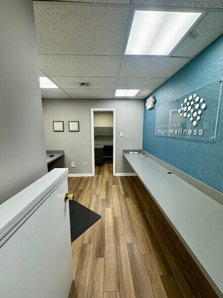 220 Jack Martin Blvd, Brick, NJ à vendre - Photo intérieure - Image 3 de 11