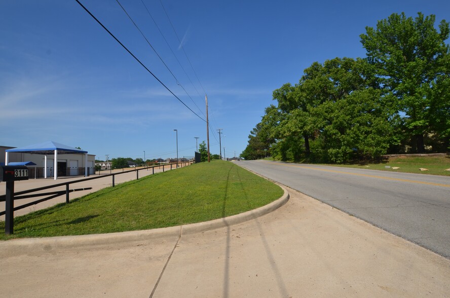 3015 Ridge Dr, Denison, TX à vendre - Photo du bâtiment - Image 1 de 10