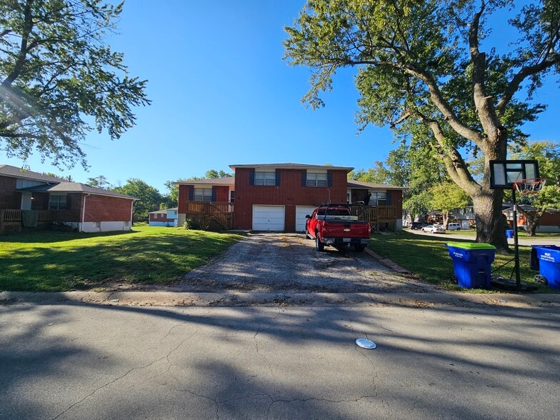611 NE Columbus St, Lee's Summit, MO à vendre - Photo principale - Image 1 de 1