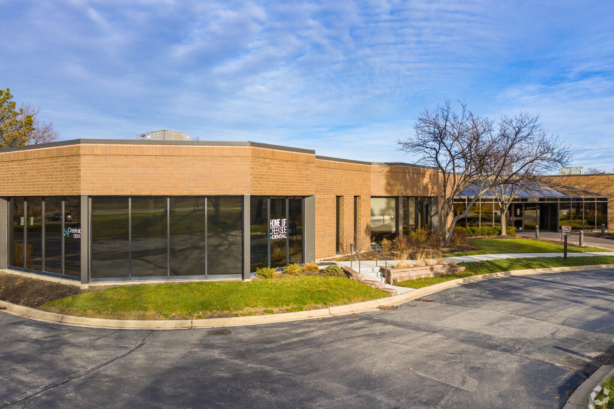 135 N Arlington Heights Rd, Buffalo Grove, IL à louer Photo du bâtiment- Image 1 de 9