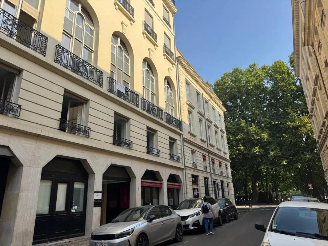 Office in Bordeaux for lease Building Photo- Image 1 of 7