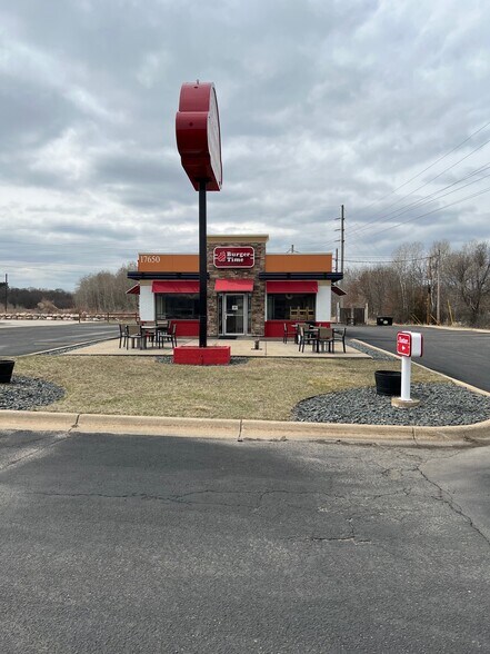 17650 Highway 65 NE, Andover, MN à vendre - Photo du bâtiment - Image 3 de 30