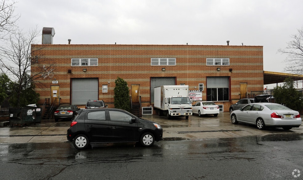 112 Industrial Loop, Staten Island, NY for lease - Primary Photo - Image 1 of 6