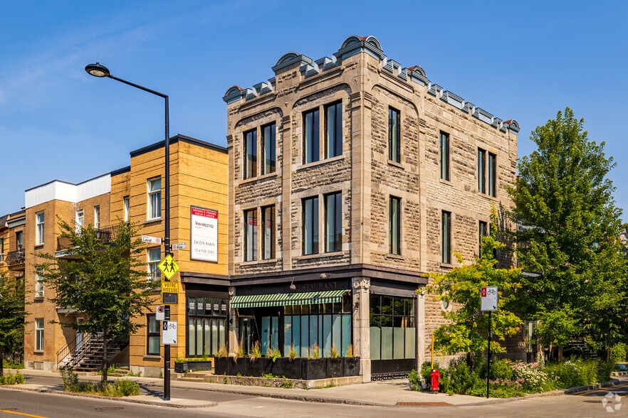 250 Av Des Pins E, Montréal, QC à louer - Photo du bâtiment - Image 1 de 18