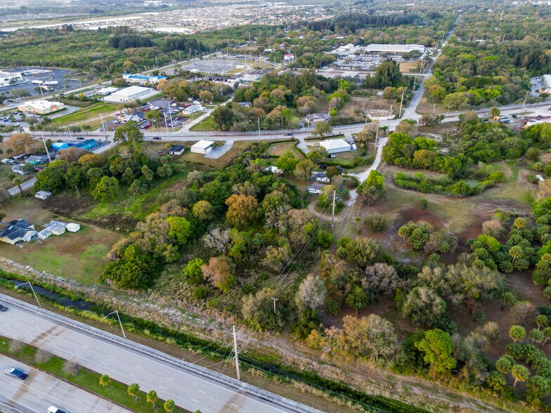 2111 S 37th, Fort Pierce, FL à vendre - Photo du bâtiment - Image 2 de 10