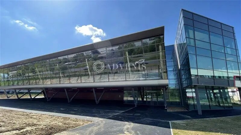 Office in Chanteloup-en-Brie for lease Building Photo- Image 1 of 8