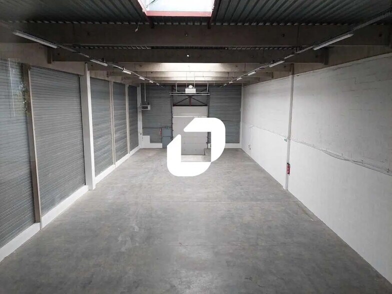 36 Rue Des Osiers, Coignières for lease - Interior Photo - Image 3 of 14