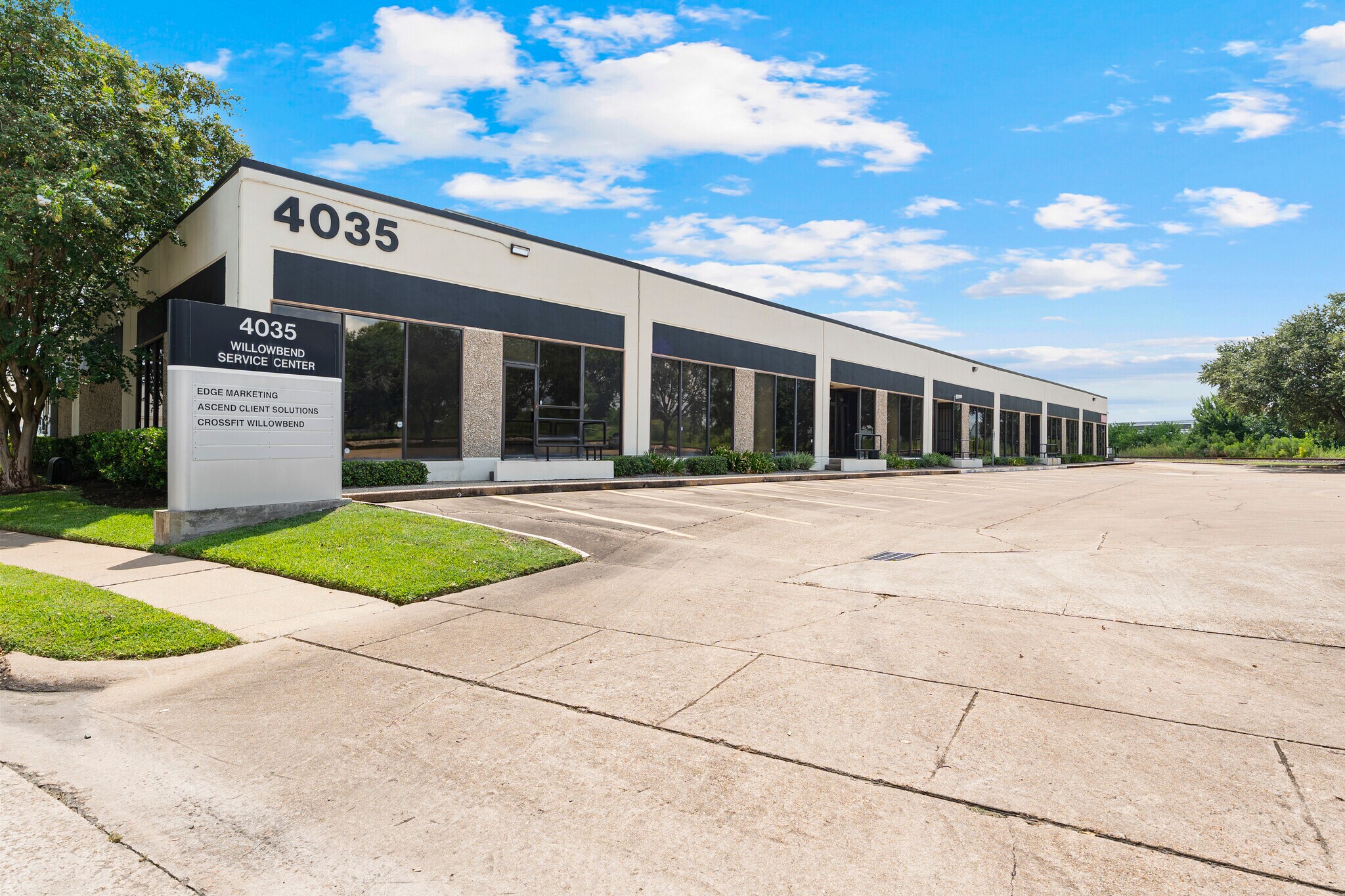 4025 Willowbend Blvd, Houston, TX à louer Photo du bâtiment- Image 1 de 20