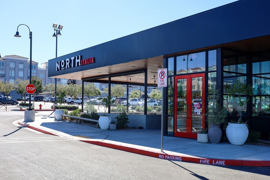 2220-2270 Village Walk Dr, Henderson, NV à louer - Photo du bâtiment - Image 3 de 22