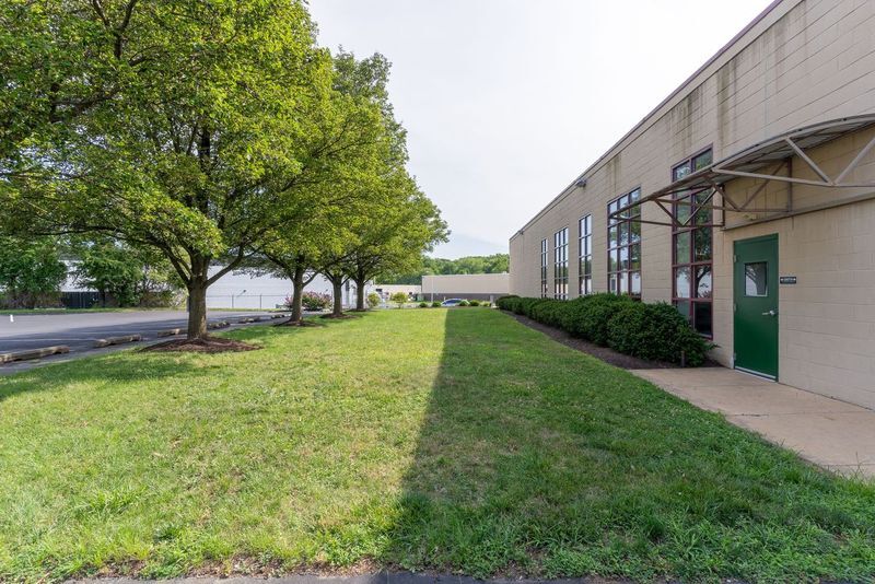 10400 Drummond Rd, Philadelphia, PA for lease - Building Photo - Image 2 of 6