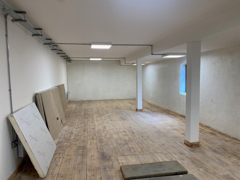 13 Brown St, Salisbury for lease - Building Photo - Image 2 of 5