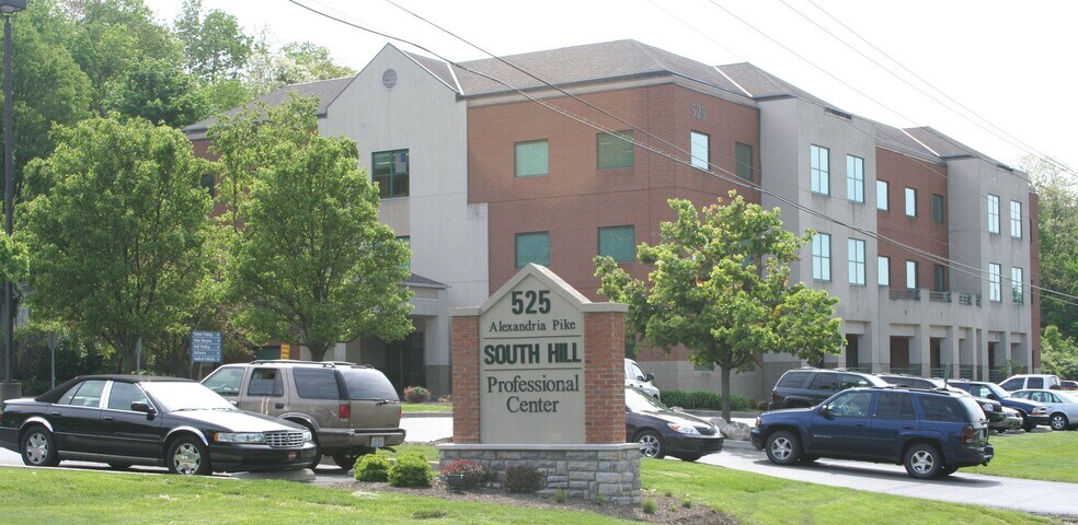 525 Alexandria Pike, Southgate, KY à louer - Photo du bâtiment - Image 2 de 6
