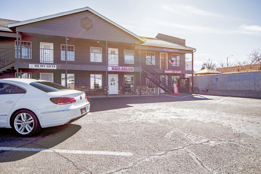 819 N Navajo Dr, Page, AZ à vendre - Photo du bâtiment - Image 2 de 10