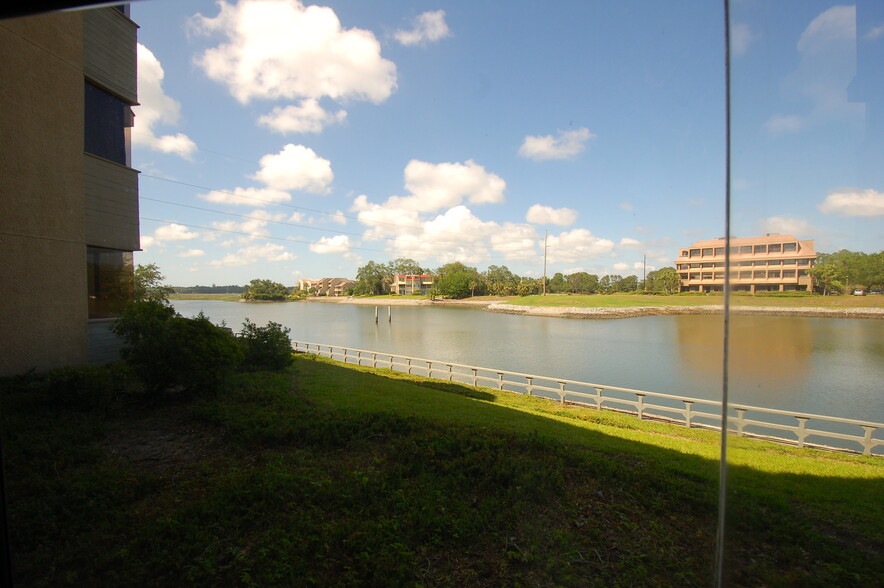 19-1 Shelter Cove Ln, Hilton Head Island, SC à vendre - Photo principale - Image 1 de 1