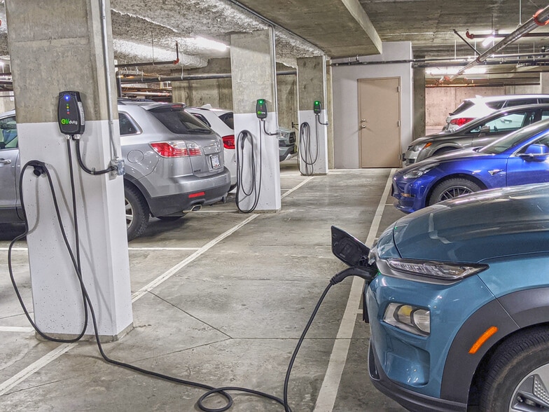 2190 W Railway St, Abbotsford, BC for lease - Building Photo - Image 2 of 4