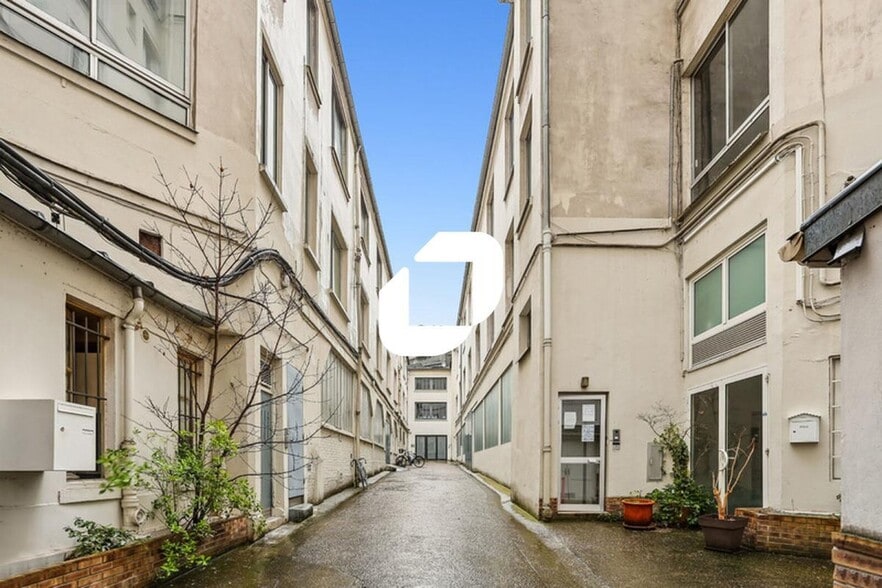 48 Avenue Claude Vellefaux, Paris for sale - Building Photo - Image 3 of 8