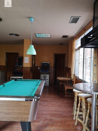 Plus de détails pour Multi-résidentiel à vendre