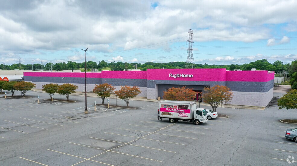 3313 Cloverleaf Pky, Kannapolis, NC à louer - Photo du bâtiment - Image 3 de 3