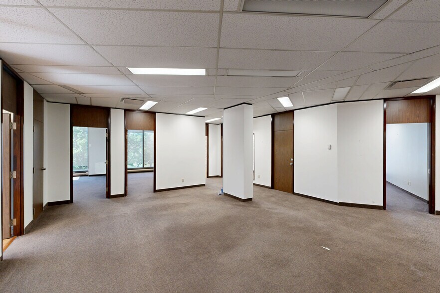 6555 Boul Métropolitain E, Montréal, QC for lease - Matterport 3D Scan - Image 2 of 8
