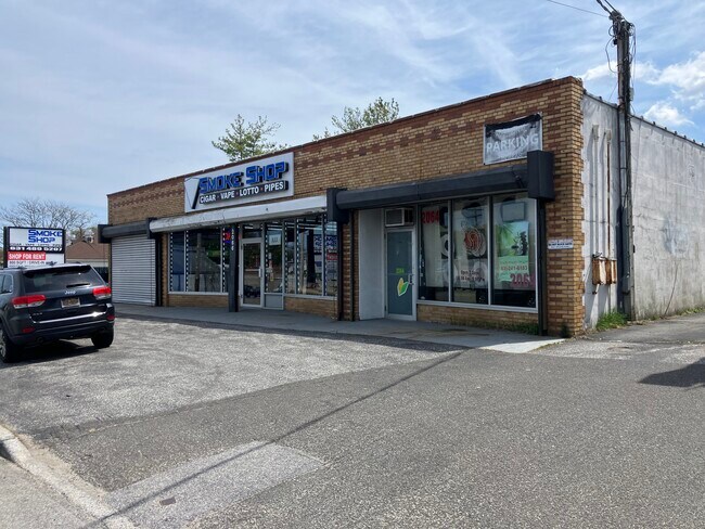 Plus de détails pour 2066 Jericho Tpke, East Northport, NY - Commerce de détail à louer