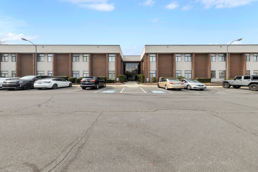 10801 Johnston Rd, Charlotte, NC for lease - Building Photo - Image 2 of 33