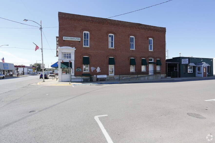 233 5th St, Lacon, IL à vendre - Photo du bâtiment - Image 2 de 25