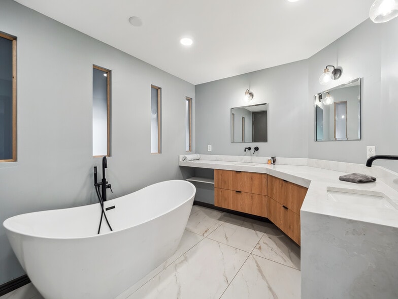 1725 N High St, Denver, CO for sale - Interior Photo - Image 2 of 52