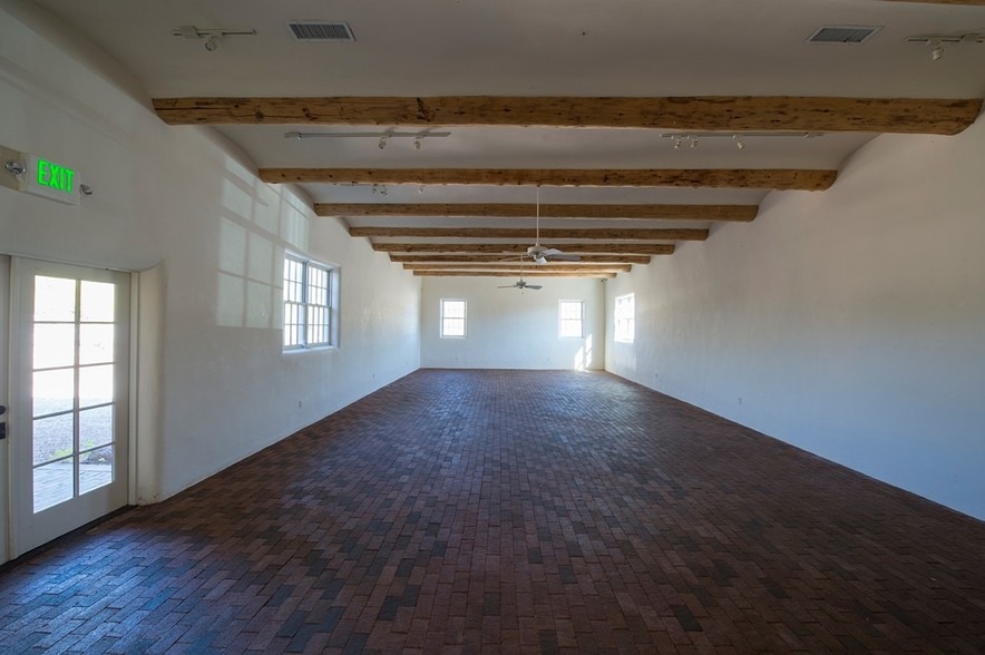 5 Banana Ln, Santa Fe, NM for lease - Interior Photo - Image 2 of 11