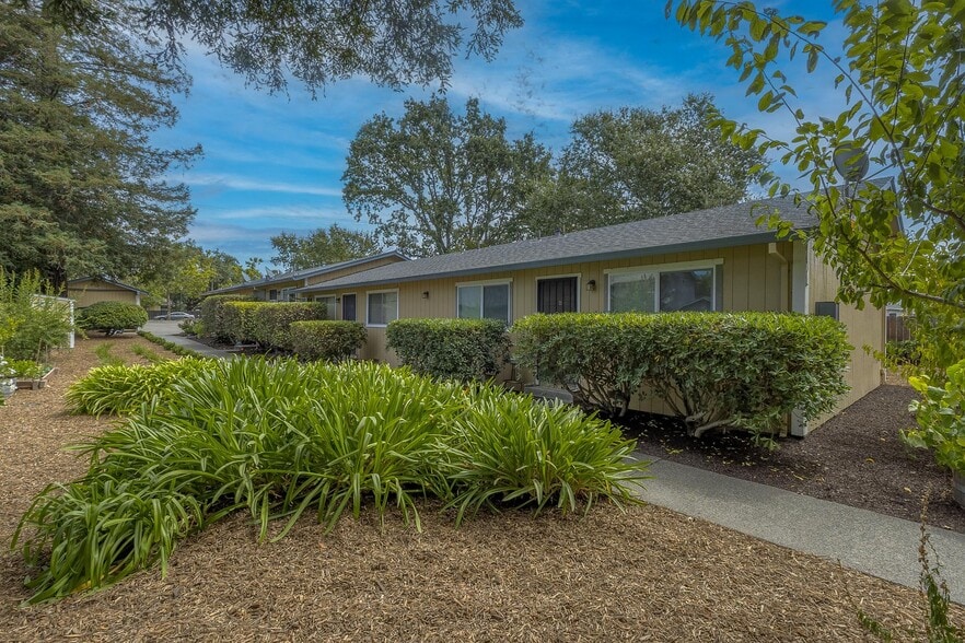 8585 Old Redwood Hwy, Windsor, CA for sale - Building Photo - Image 1 of 9