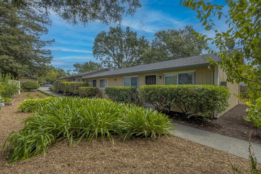 8585 Old Redwood Hwy, Windsor, CA à vendre - Photo du bâtiment - Image 1 de 9