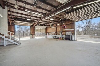 Plus de détails pour 14 Easthampton Rd, Northampton, MA - Industriel à vendre