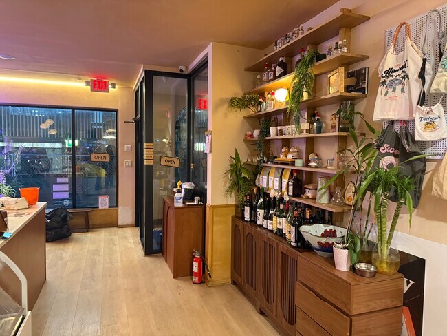 Plus de détails pour 2308 44th Dr, Long Island City, NY - Commerce de détail à vendre