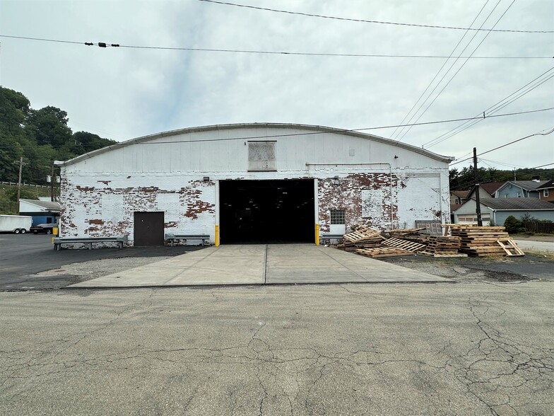 212 5th St, Wilmerding, PA à louer - Photo du bâtiment - Image 2 de 18