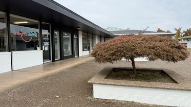 2241-2247 Country Club Rd, Woodburn, OR for lease Interior Photo- Image 2 of 5