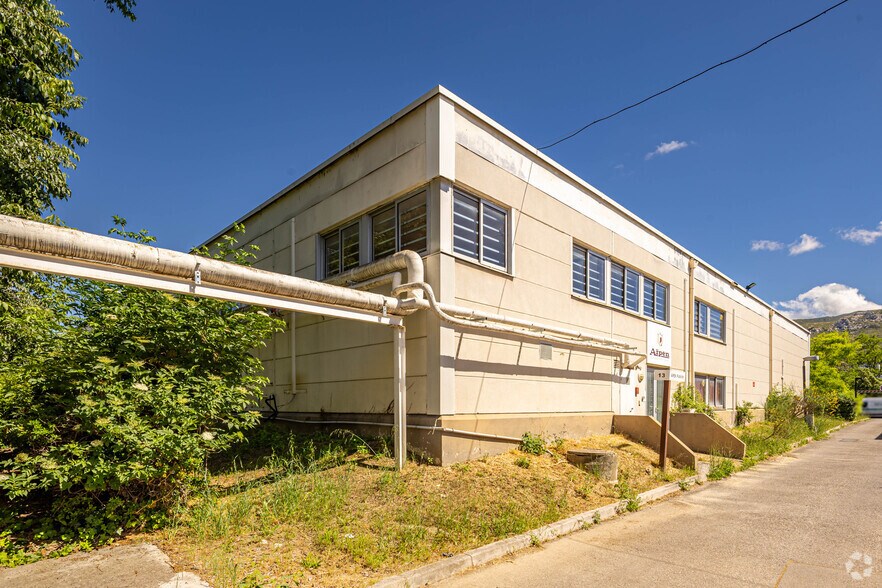 Flex in Marseille for lease - Building Photo - Image 2 of 3