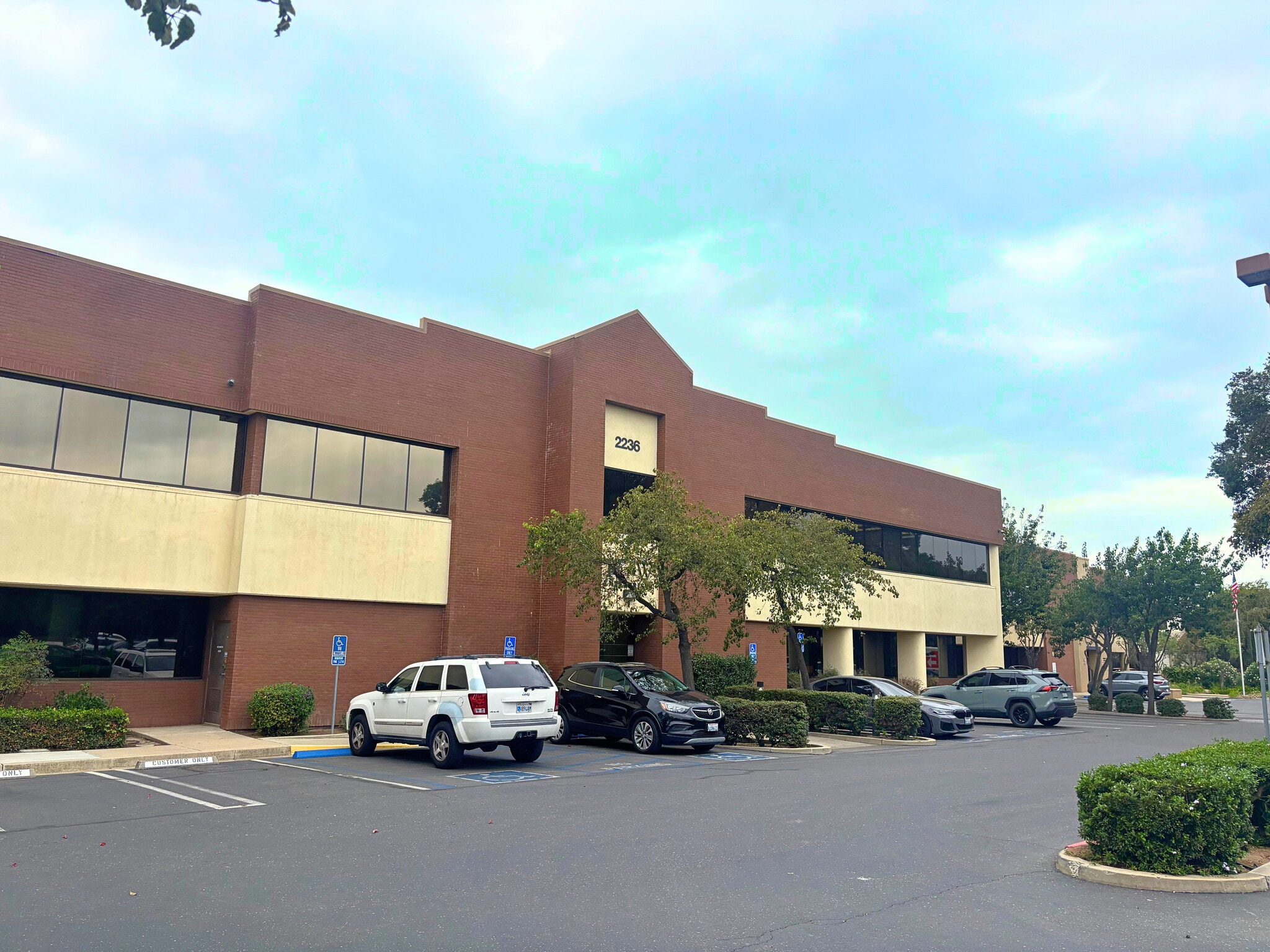 2236 S Broadway, Santa Maria, CA for lease Building Photo- Image 1 of 8