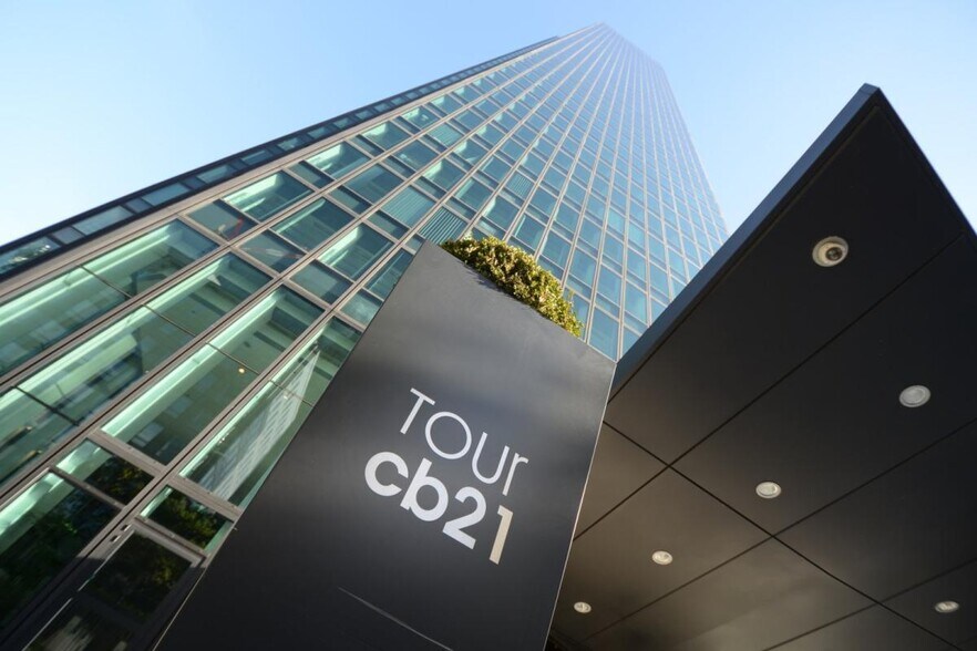 16 Place De L'Iris, Courbevoie à louer - Photo du bâtiment - Image 2 de 16