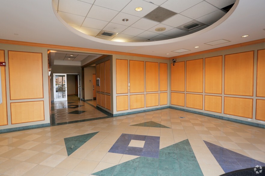 9105 Stony Point Dr, Richmond, VA for sale - Lobby - Image 1 of 1