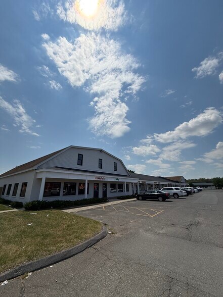 3039 Main St, Glastonbury, CT à louer - Photo du bâtiment - Image 3 de 6
