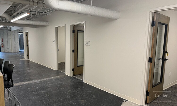 1 Augusta St, Greenville, SC à louer - Photo du bâtiment - Image 3 de 10
