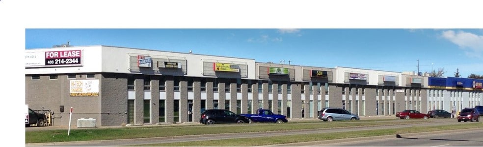 6660 Taylor Dr, Red Deer, AB à louer - Photo du bâtiment - Image 2 de 7
