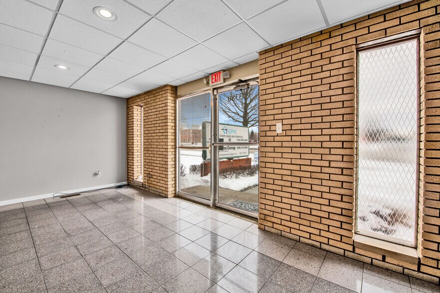 23380 Goddard Rd, Taylor, MI à louer - Photo du bâtiment - Image 2 de 18