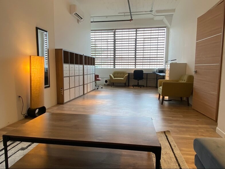 405 Towne Ave, Los Angeles, CA à vendre - Photo intérieure - Image 3 de 43
