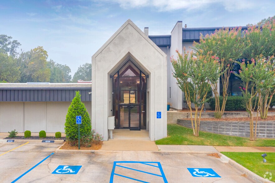 2640 Youree Dr, Shreveport, LA à louer - Photo du bâtiment - Image 2 de 4