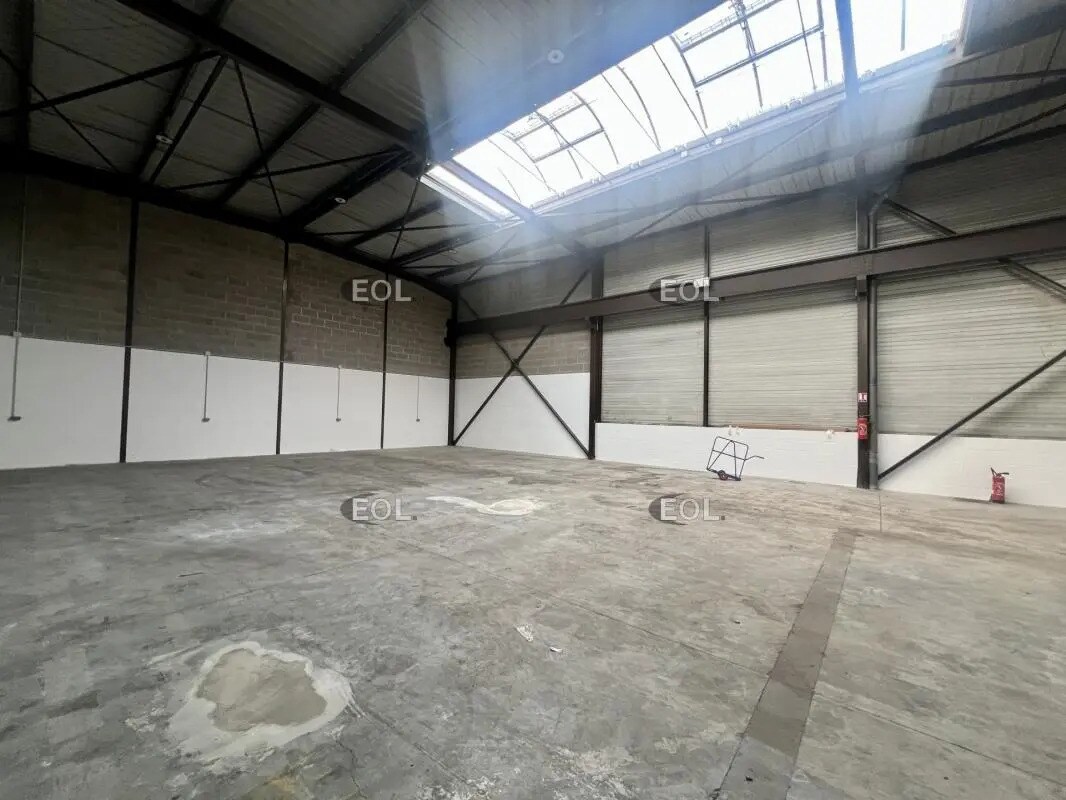 Flex in Le Thillay for lease Interior Photo- Image 1 of 4