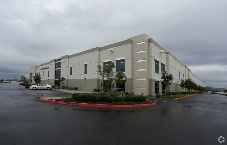 1120 Mission Blvd, Ontario, CA à louer - Photo principale - Image 1 de 9