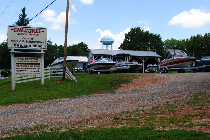 2425 US 70 W, Morganton, NC à vendre - Photo du bâtiment - Image 1 de 1