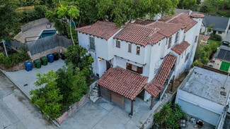 Plus de détails pour 3131 Oakcrest Dr, Los Angeles, CA - Multi-résidentiel à vendre