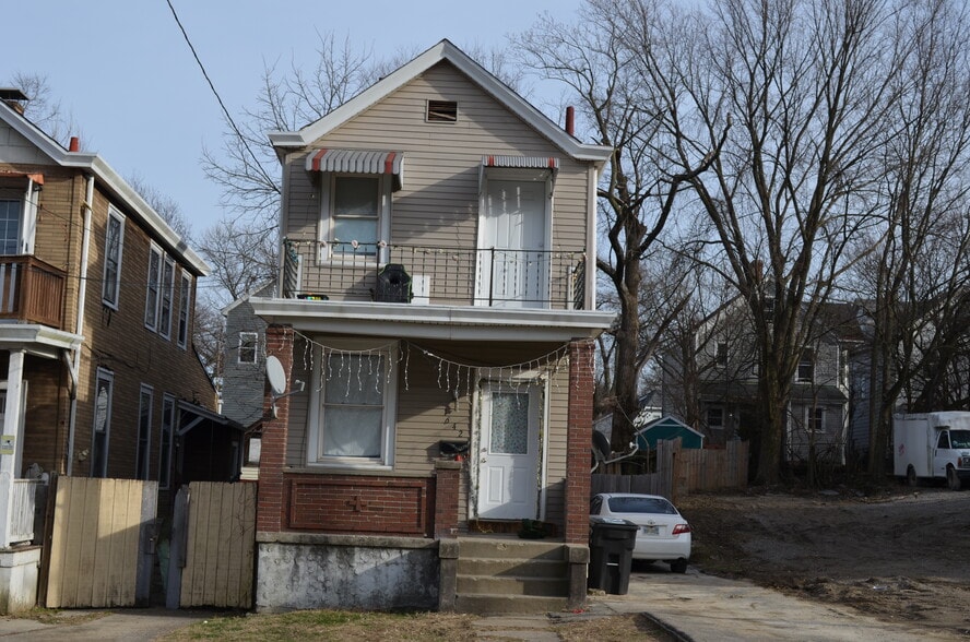 1642 Gilsey Ave, Cincinnati, OH for sale - Primary Photo - Image 1 of 1