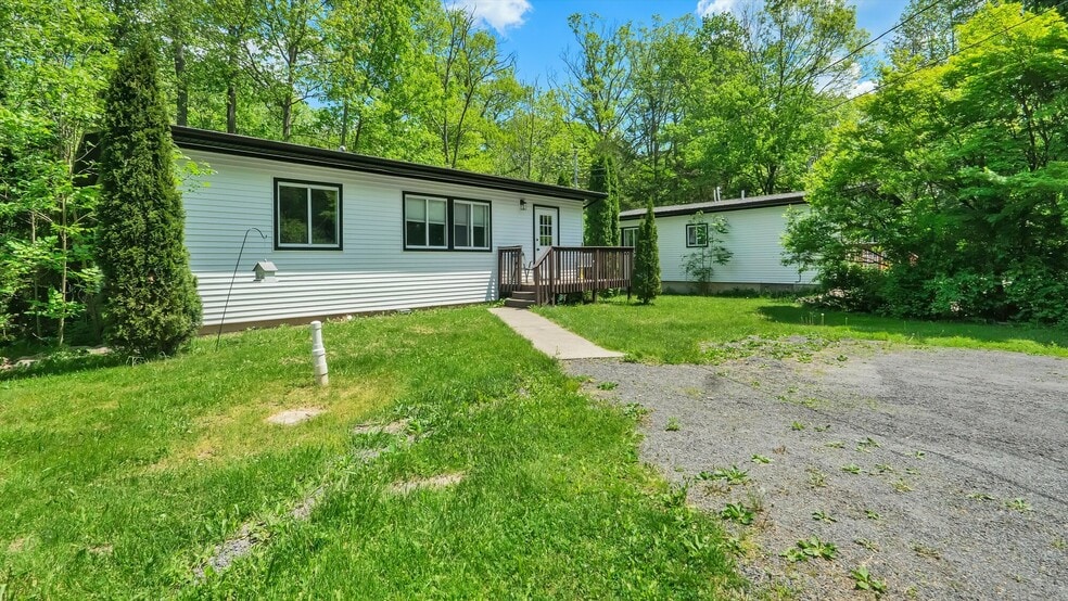 1460 Pocono Ln, Bartonsville, PA à vendre - Photo du bâtiment - Image 3 de 26